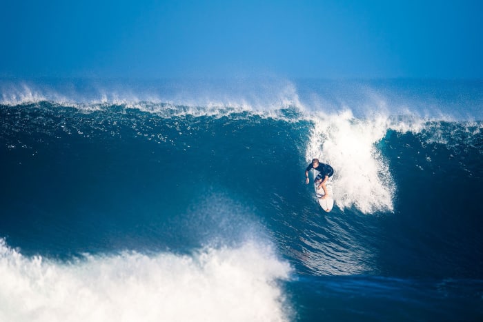 kolohe-andino-surfing-big-wave